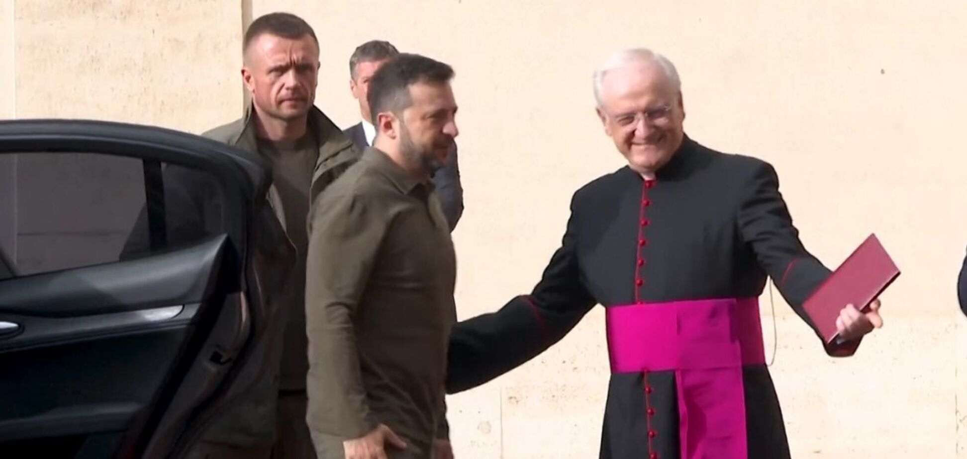 Зеленський прибув до Ватикану для зустрічі з Папою Франциском. Відео