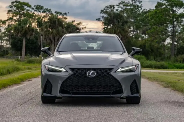 Практически безупречен: чем поражает новый Lexus IS500