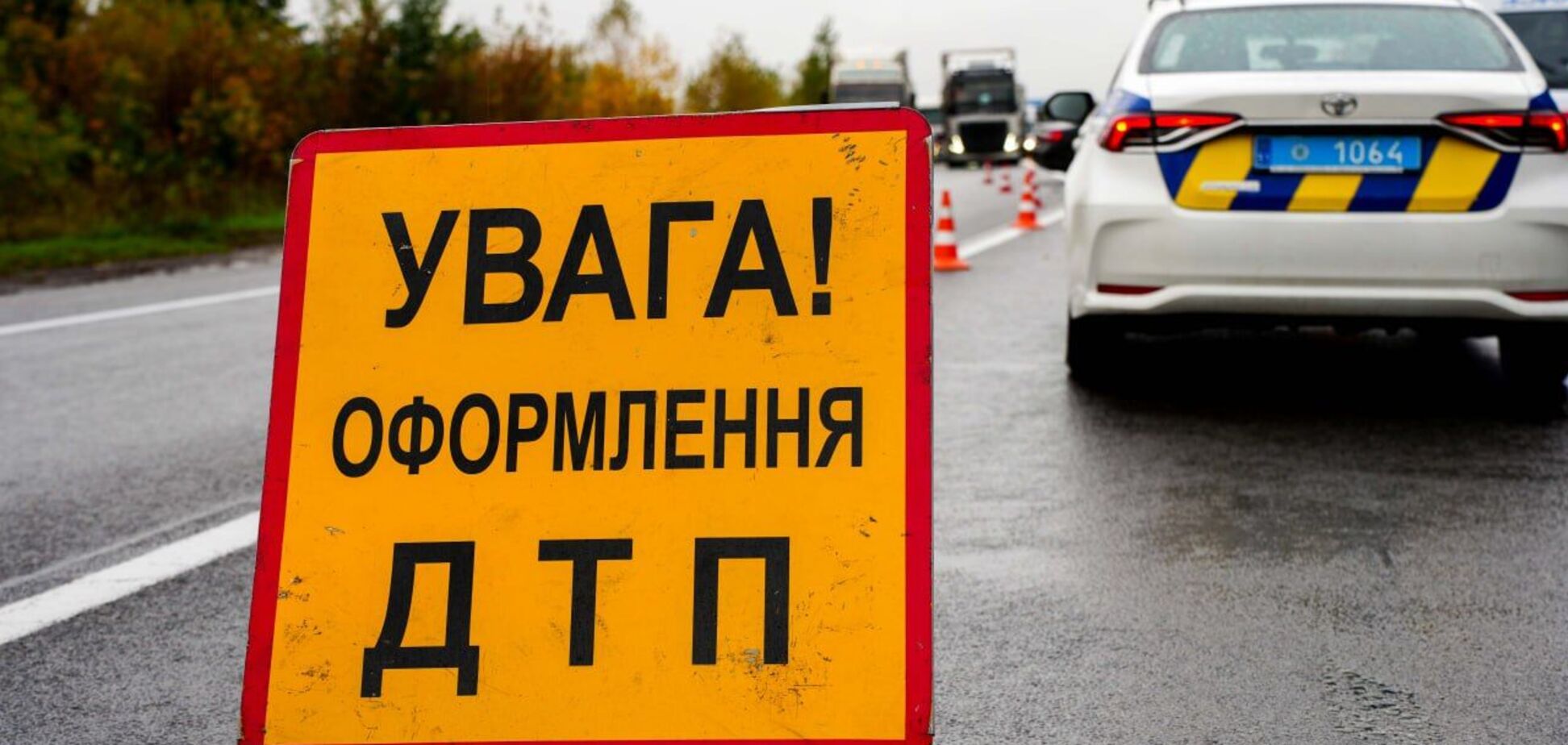 Автомобіль розірвало на запчастини: у Рівненському районі сталася смертельна ДТП. Фото й відео