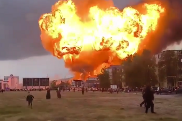 В Чечне взорвалась АЗС: разгорелся гигантский пожар. Фото и видео