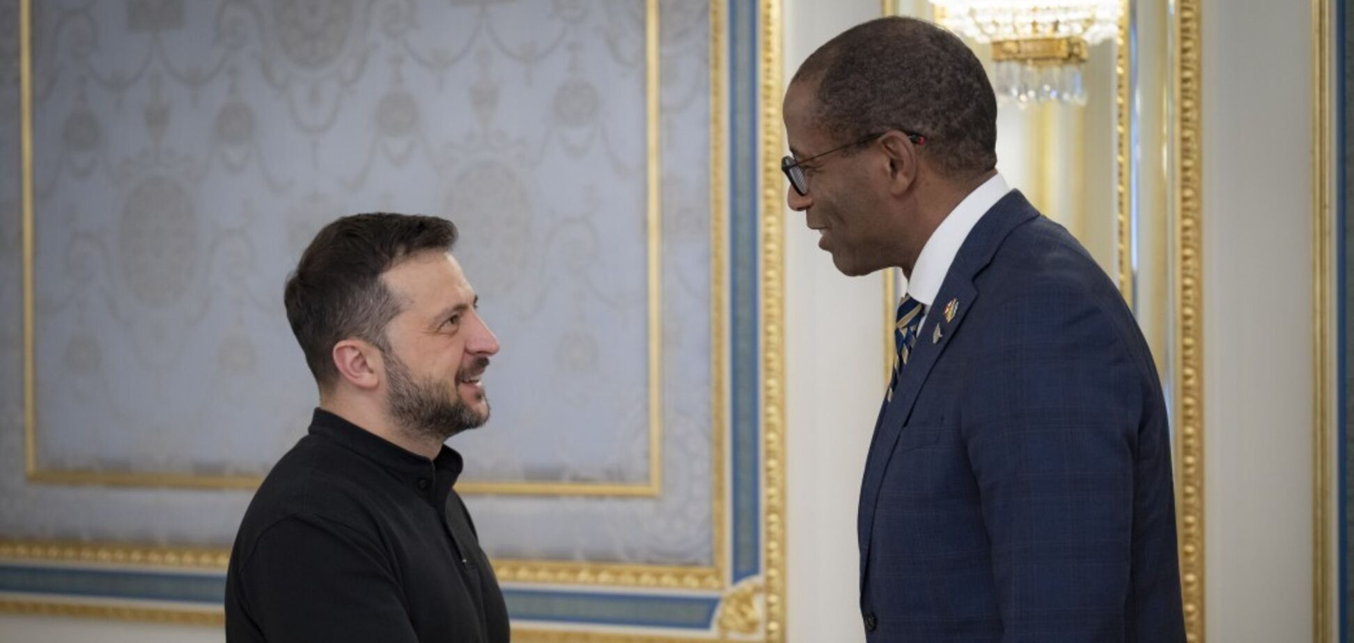 'Основное внимание – пути Украины в НАТО': Зеленский встретился с многопартийной делегацией парламента Канады. Видео