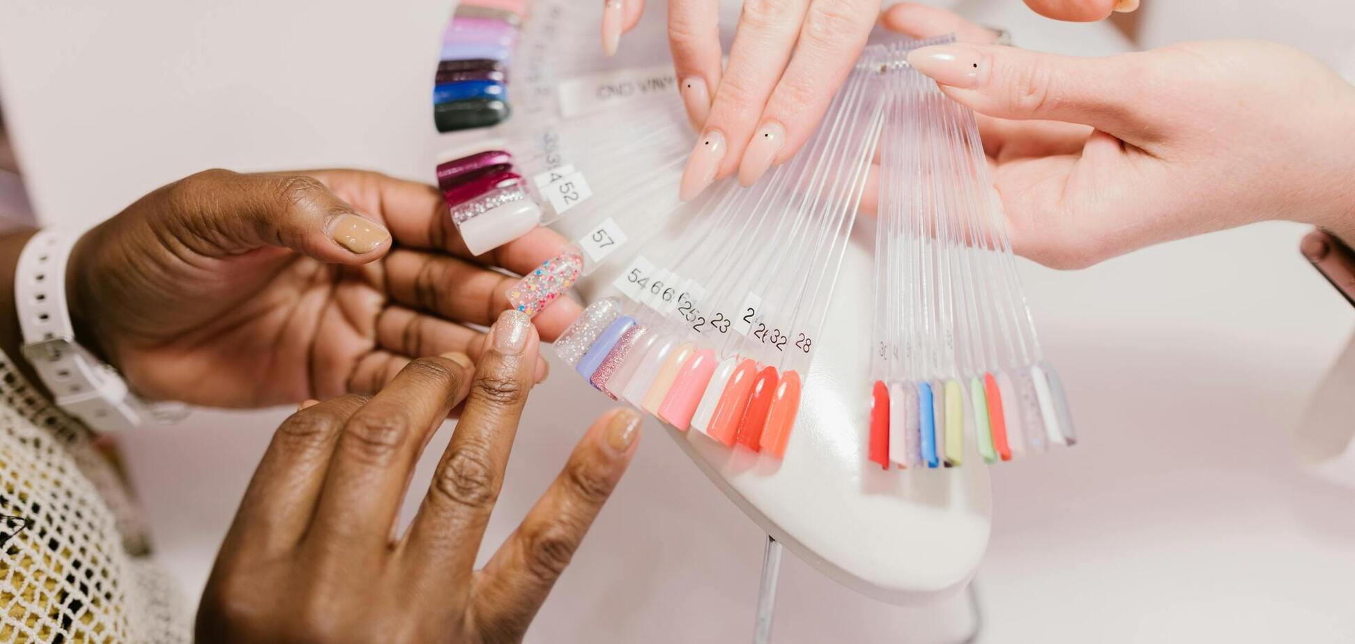 Не робіть цей манікюр: чотири кольори, які дешевлять образ і видають несмак