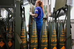 Оборонные компании всего мира увеличивают производство снарядов, но этого недостаточно – FT