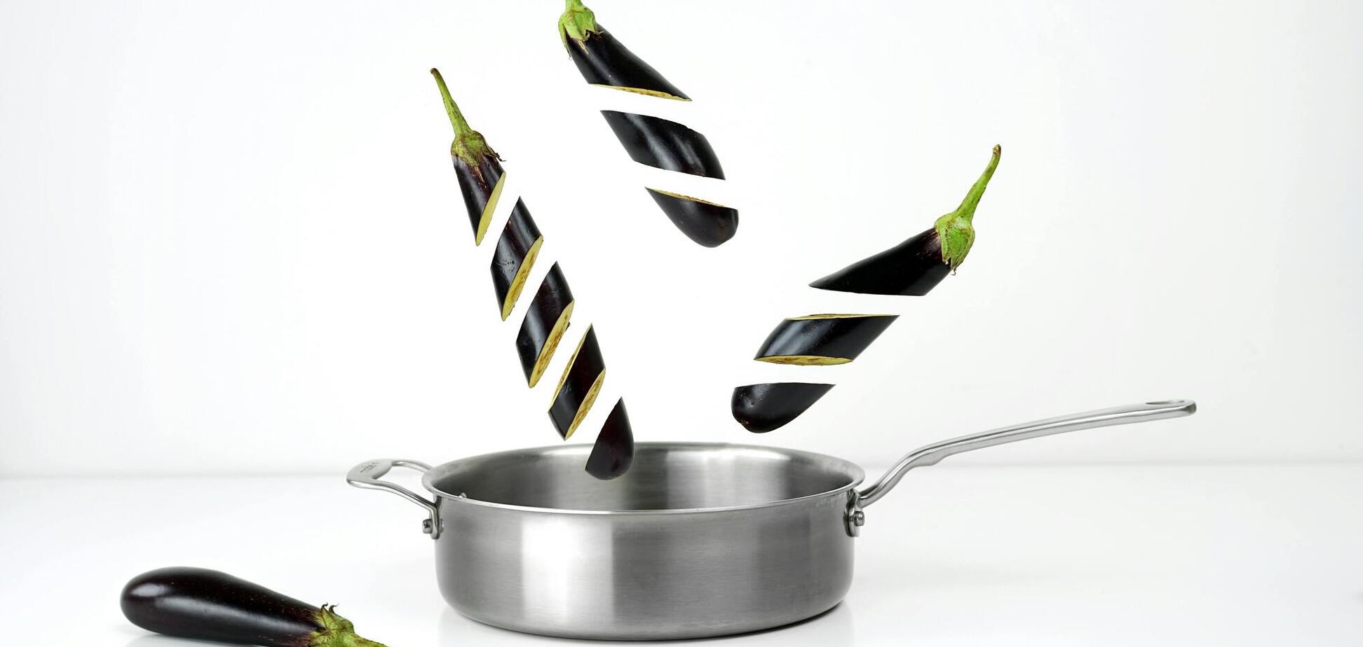 Что делать, чтобы еда не прилипала к стальной сковородке: 3 совета от звездного шефа