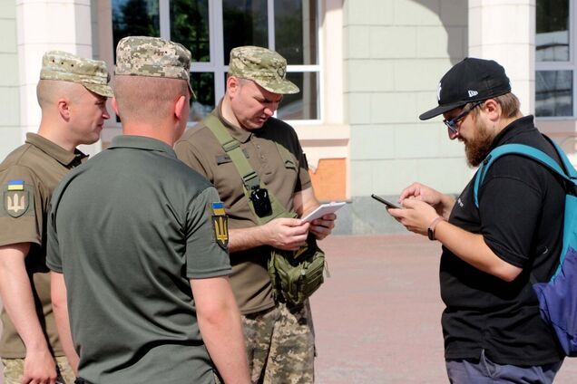 ТЦК зобов'язані перевіряти військово-облікові документи з відеофіксацією: що відомо про новий наказ Міноборони 