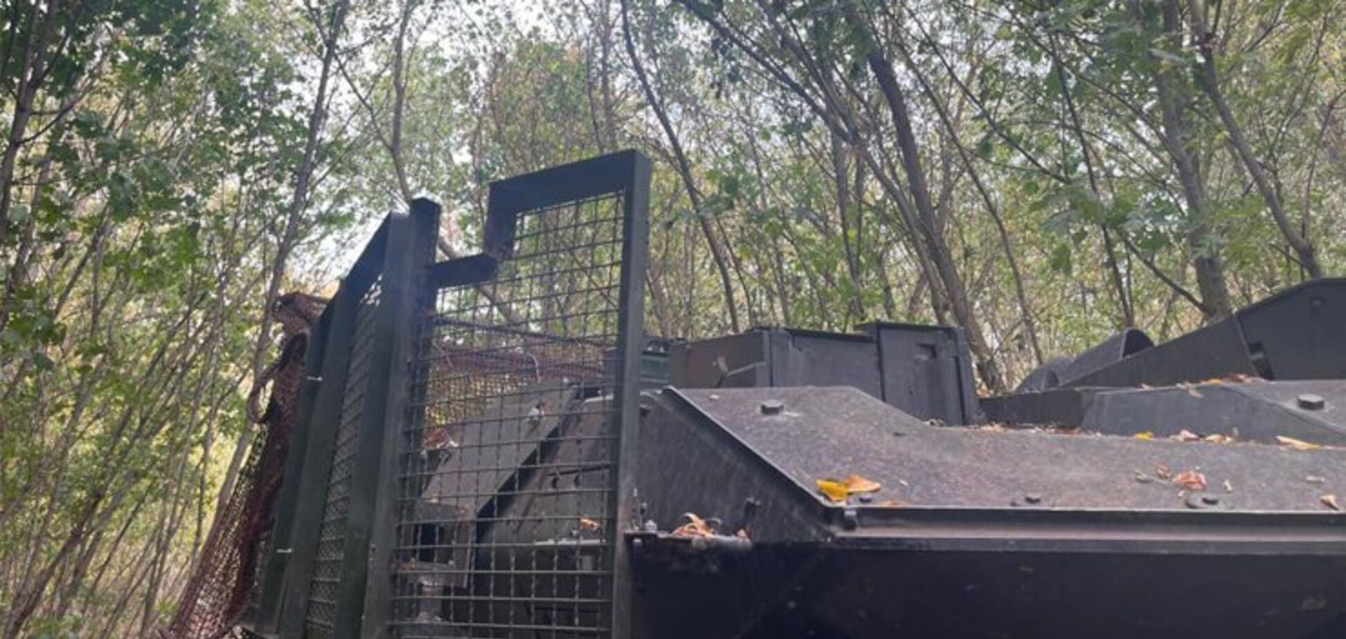 Україна почала оснащувати танки Leopard додатковими захисними сітками від дронів – Business Insider