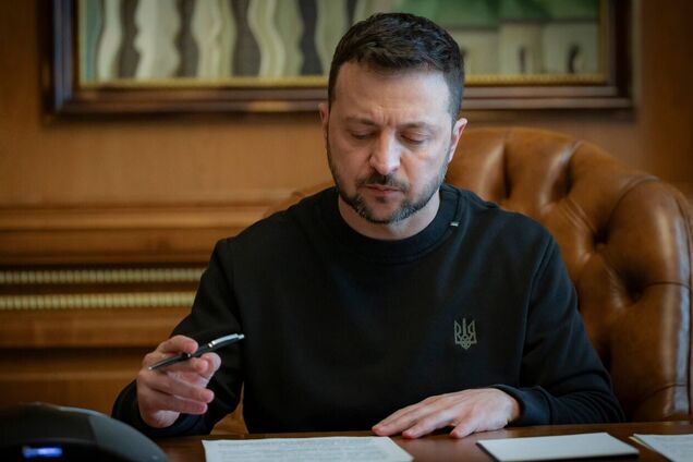 Зеленский подписал закон о внесении в реестр призывников юношей, которым исполняется 17 лет: что это значит