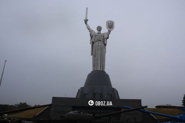 Элементы скульптуры перевозили ночью: в сети показали, как производили монумент 'Родина-мать'. Фото