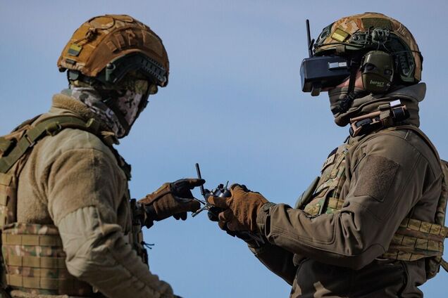 Оккупант бросил автомат и заполз под УАЗ: в ГУР показали, как уничтожают захватчиков с помощью дронов. Видео