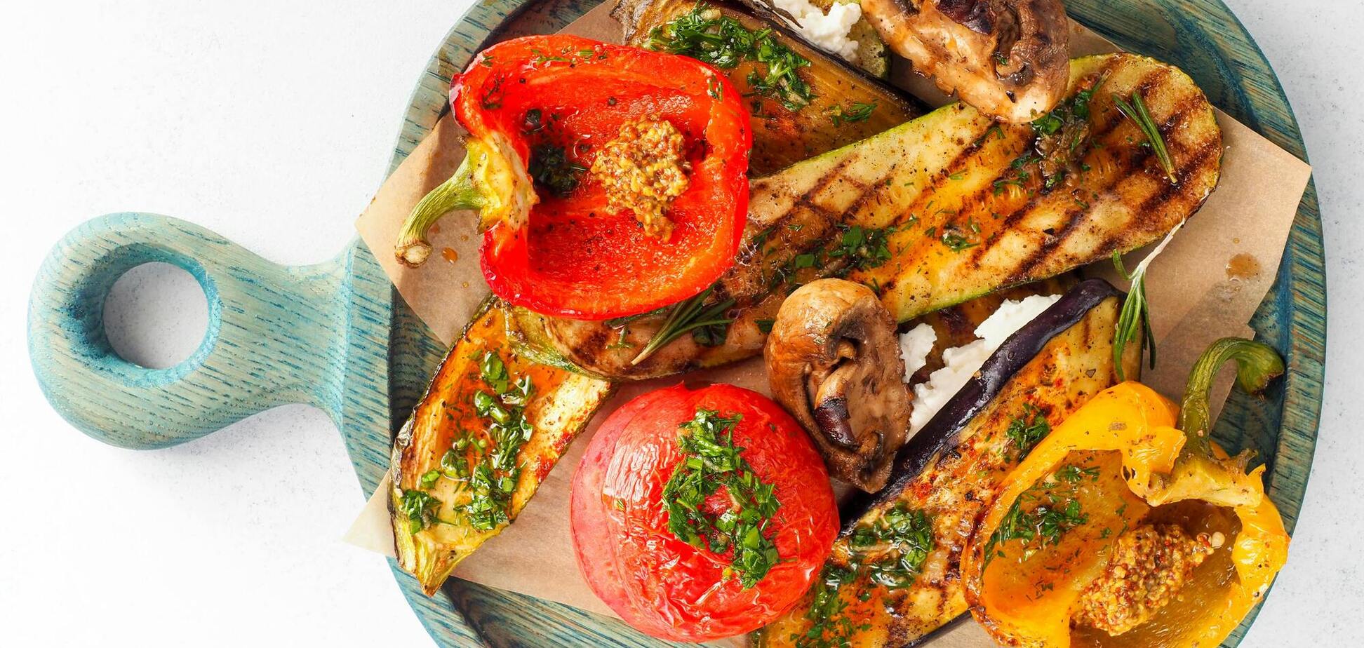 Запеченные овощи со вкусным соусом: интересный вариант для всей семьи