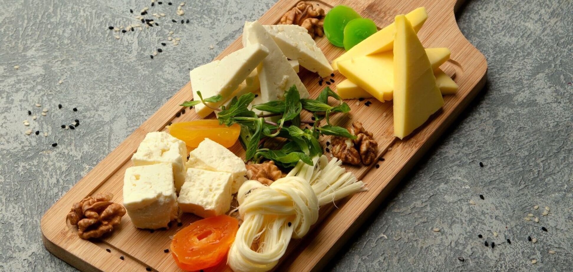 Как тоненько и аккуратно нарезать сыр: гениальный лайфхак