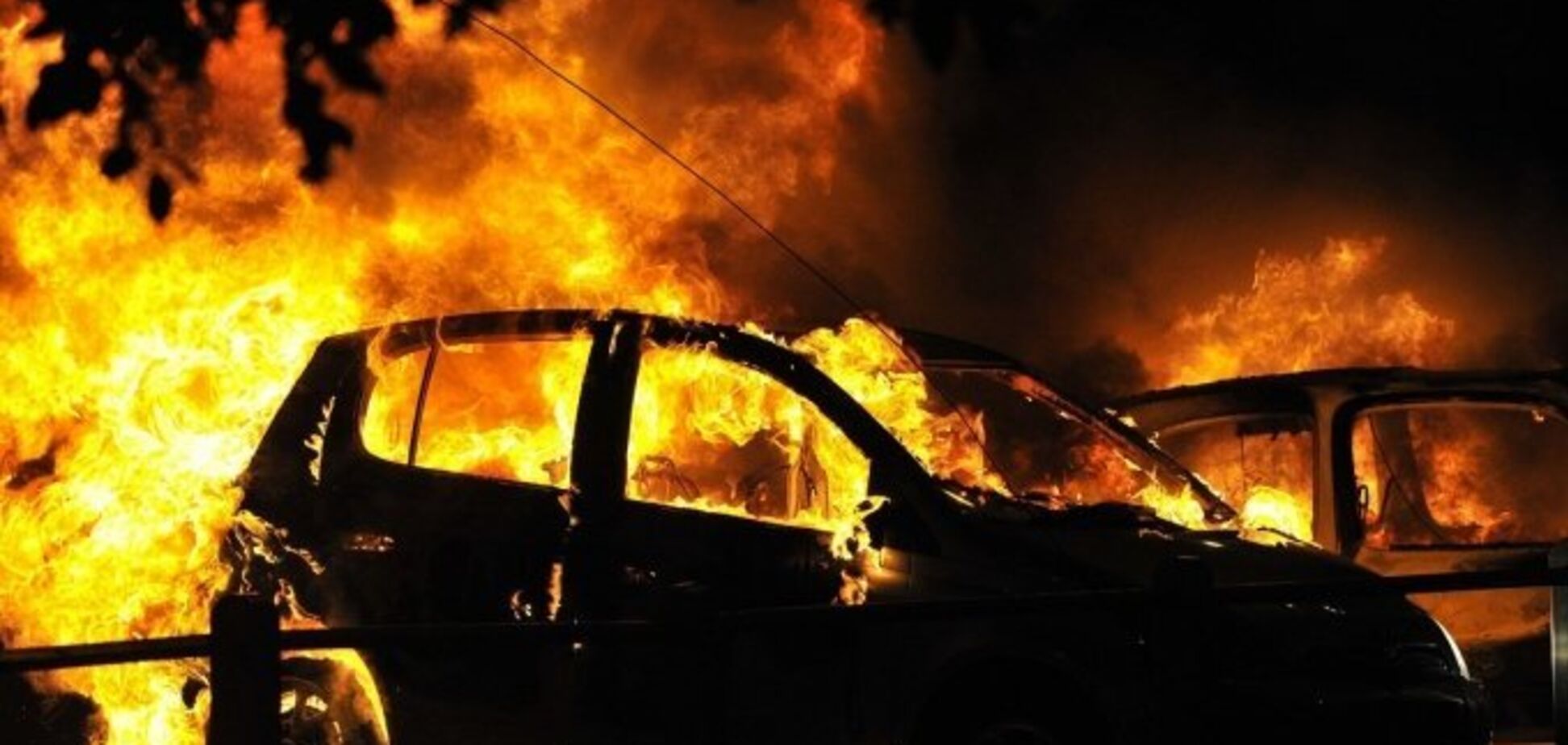 В оккупированном Бердянске взорвался автомобиль: поднялся столб дыма. Фото
