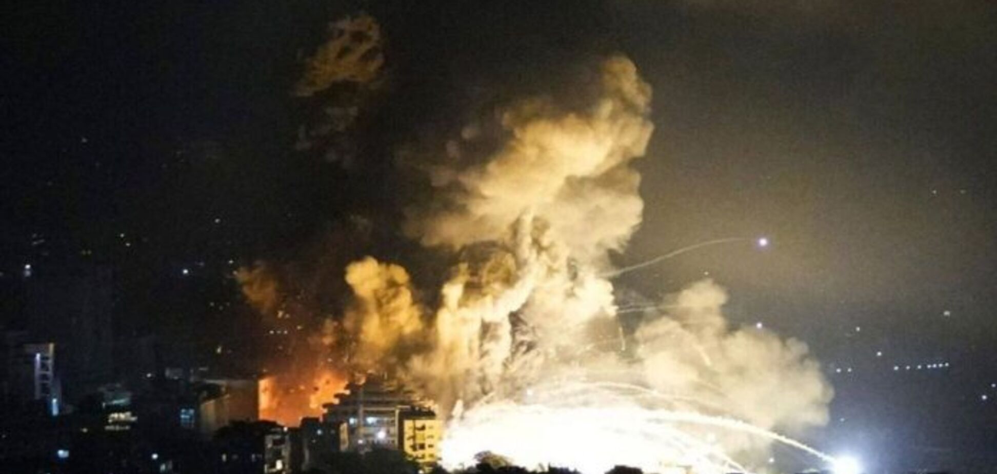 Ізраїль завдав нових ударів по об'єктах 'Хезболли' в Бейруті: спалахнула пожежа. Відео