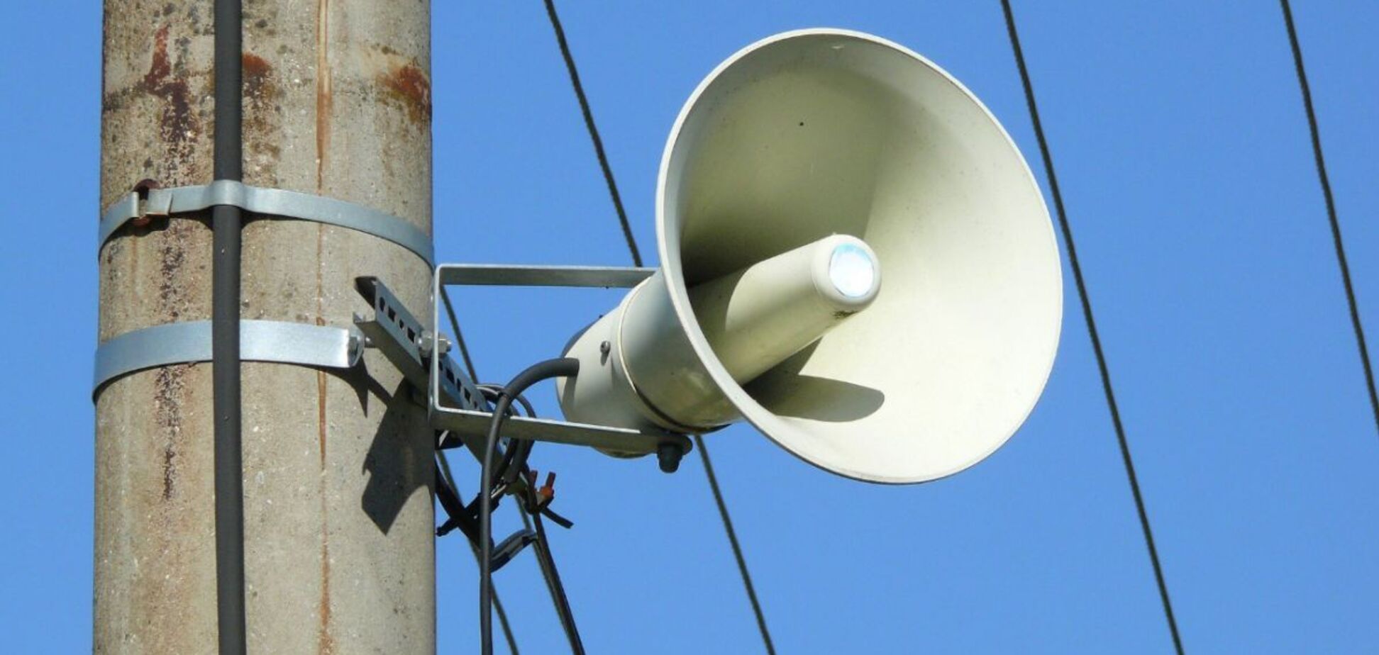 'Ранок почався не з кави': по всій Росії почали вити сирени, було перервано ефір ТБ. Відео