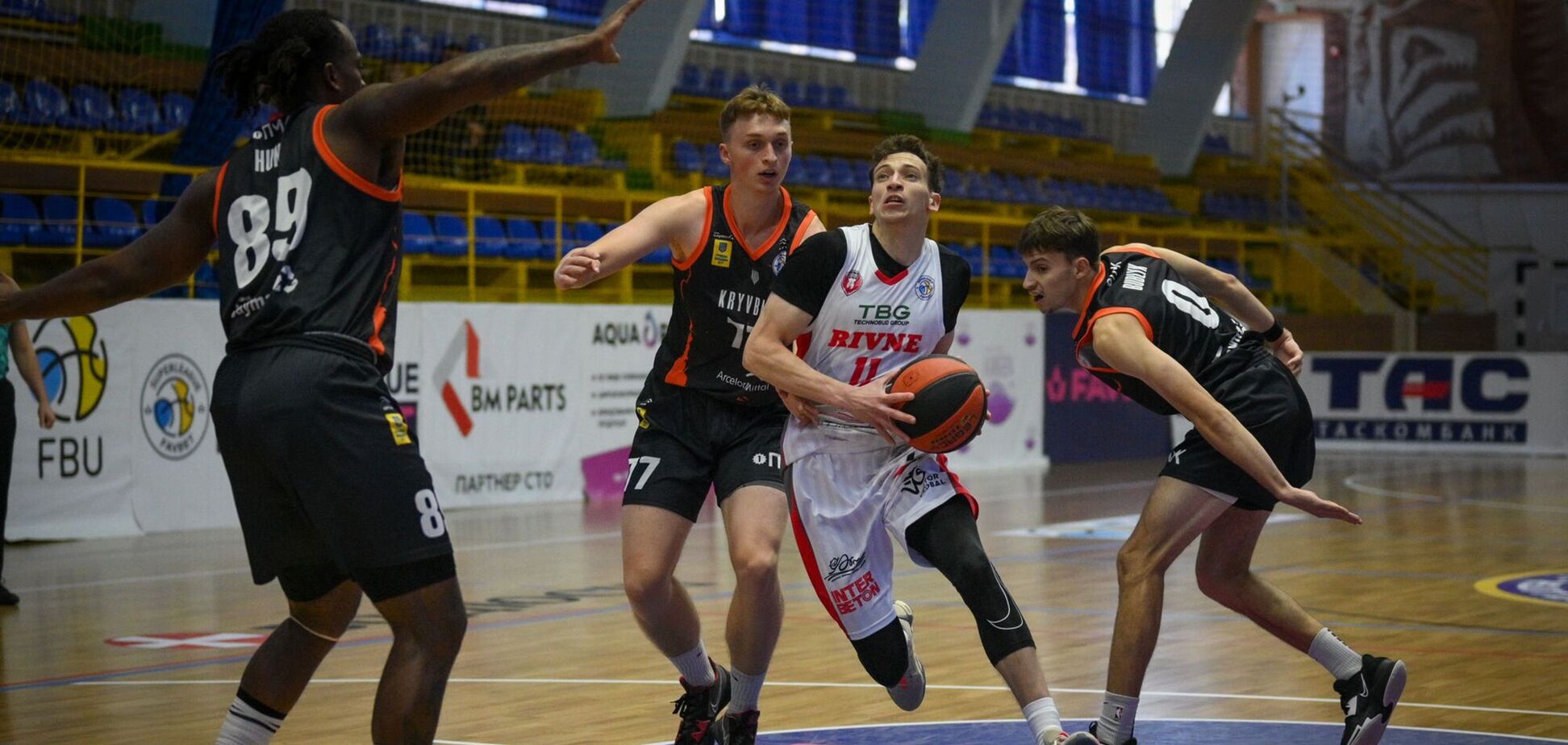 'Рівне' завдяки потужній першій половині переміг 'Кривбас' у Суперлізі Favbet