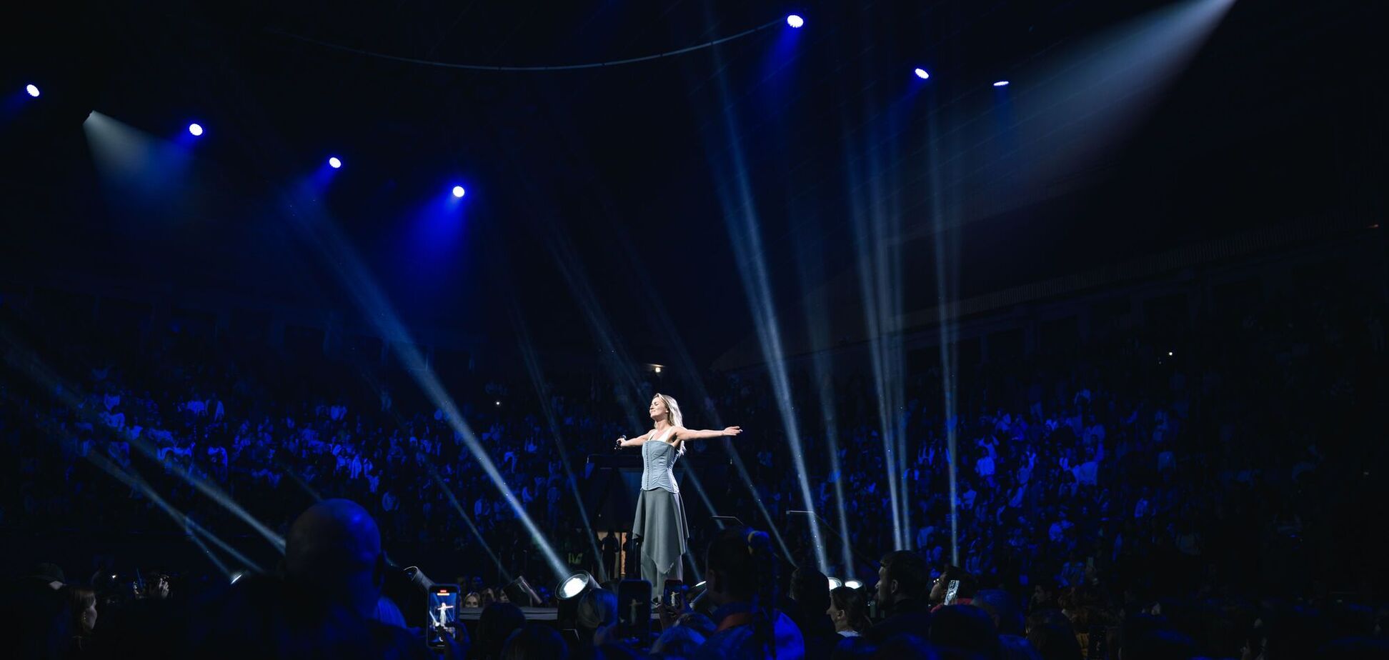 Тысячи сердец в унисон: певица KOLA дала первый сольный концерт во Дворце спорта