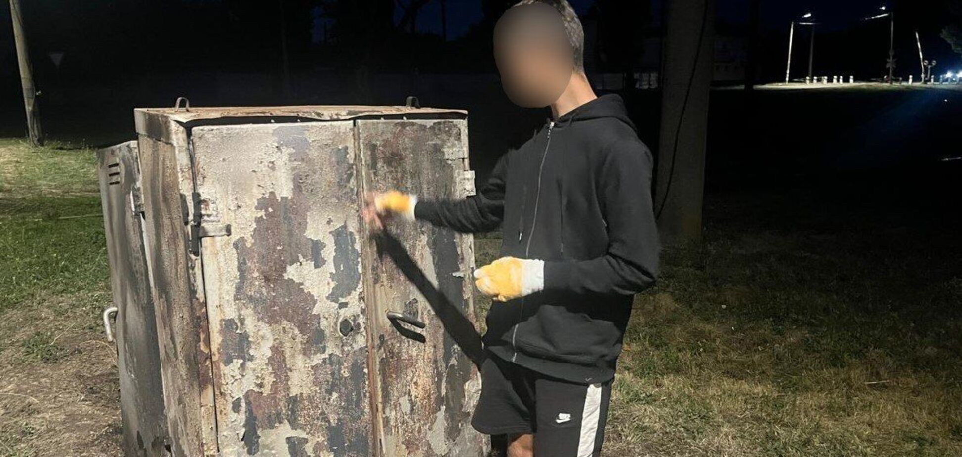 'Полювали' на військові авто й об'єкти 'УЗ': затримано ще три групи підпалювачів, які діяли на Одещині, Дніпропетровщині та Черкащині. Фото