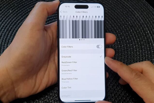 Побачте різницю! Як увімкнути на iPhone сірий фільтр для людей із чутливими очима