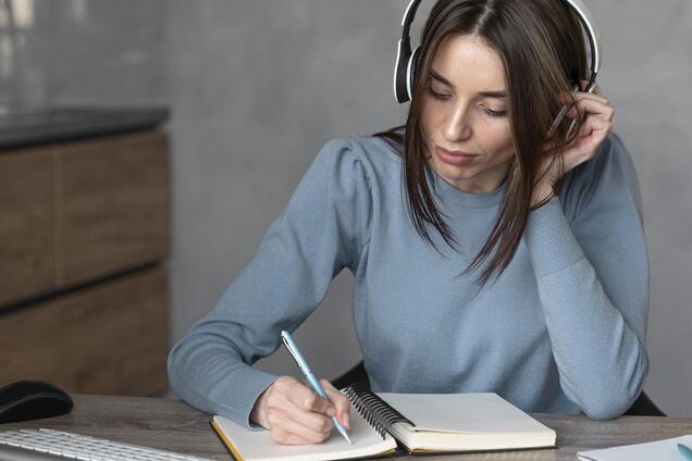 Навіяно Радіодиктантом 2025: які три українські слова мають по два апострофи