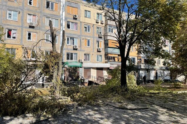 Окупанти вдарили по Нікополю з артилерії, постраждали троє людей. Фото