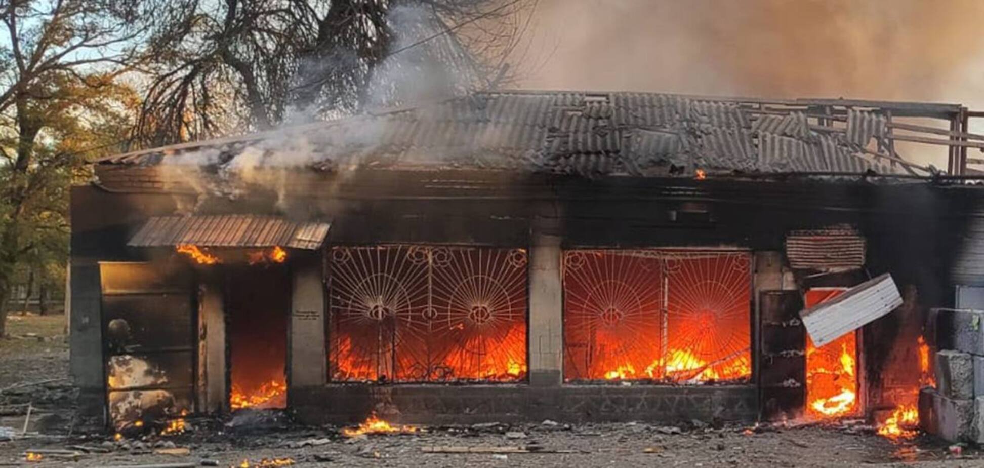 Россияне обстреляли Алексеево-Дружковку в Донецкой области: два человека погибли, разрушена почта. Фото и видео