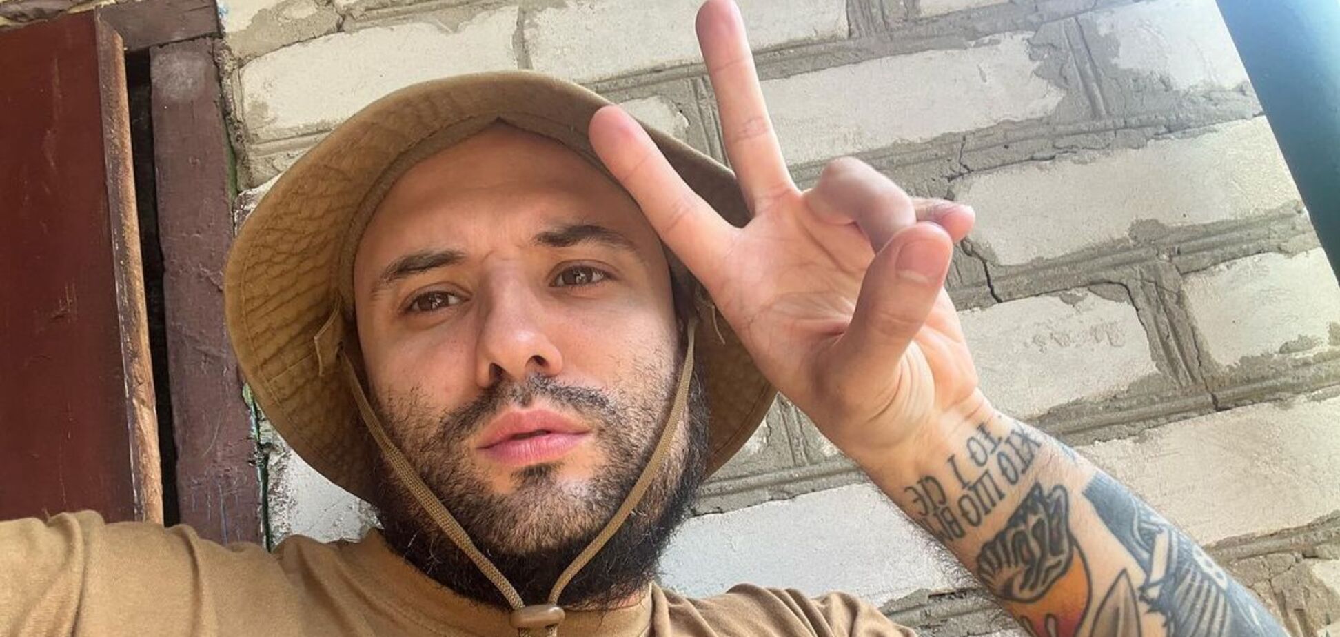 Звезда 'Лиги смеха' Виктор Розовый показал шокирующие сообщения от россиян и саркастически отреагировал на угрозы