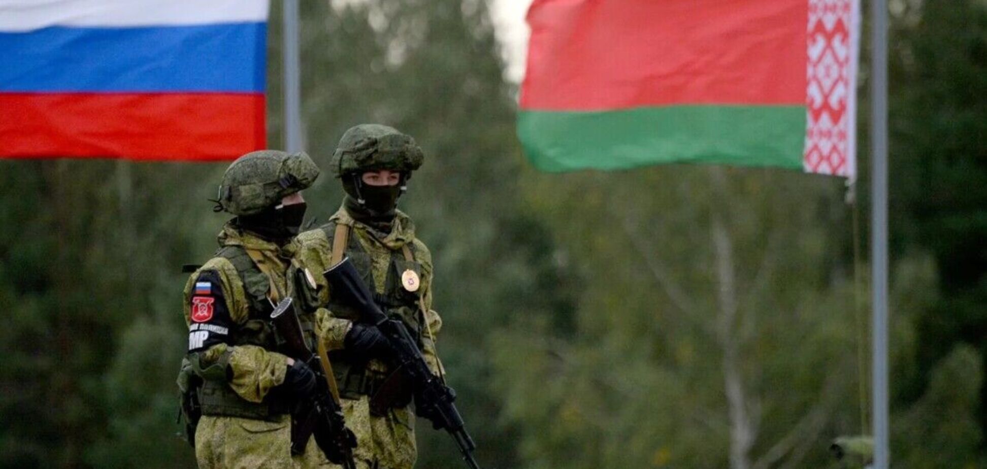 Беларусь внезапно прекратила строительство военного городка у границы с Украиной: спутниковые снимки