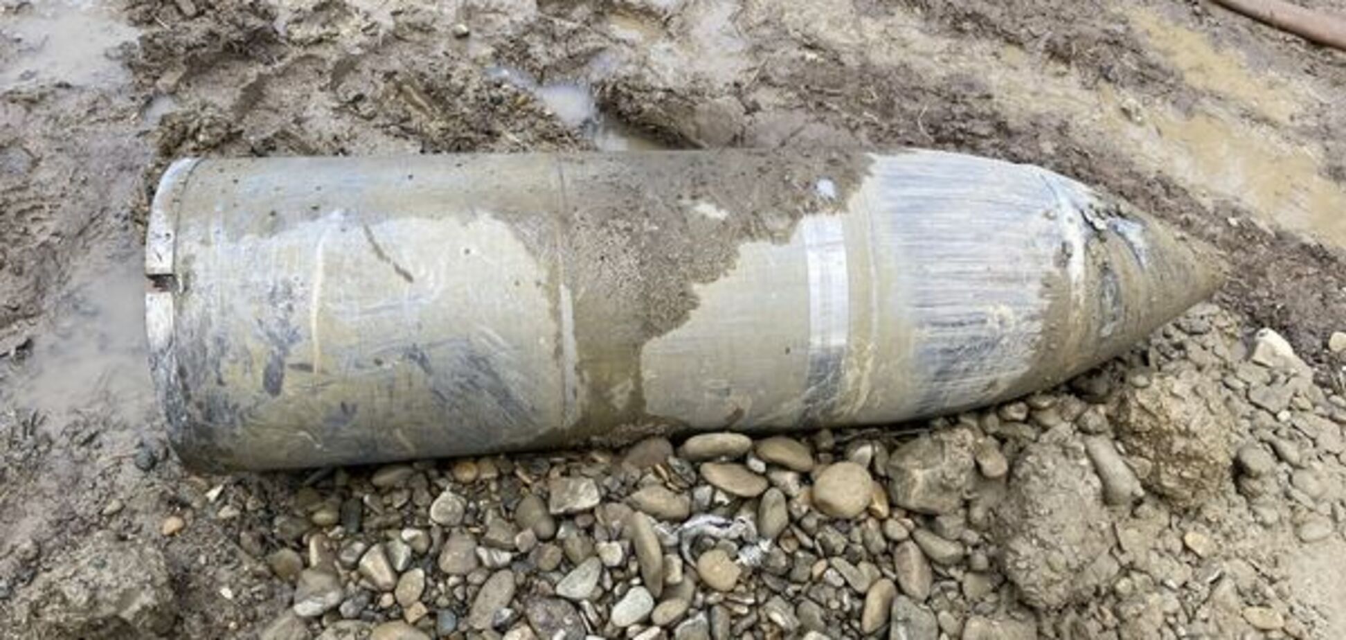 Во Львовской области через два месяца после российского обстрела нашли боевую часть ракеты 'Кинжал'. Фото