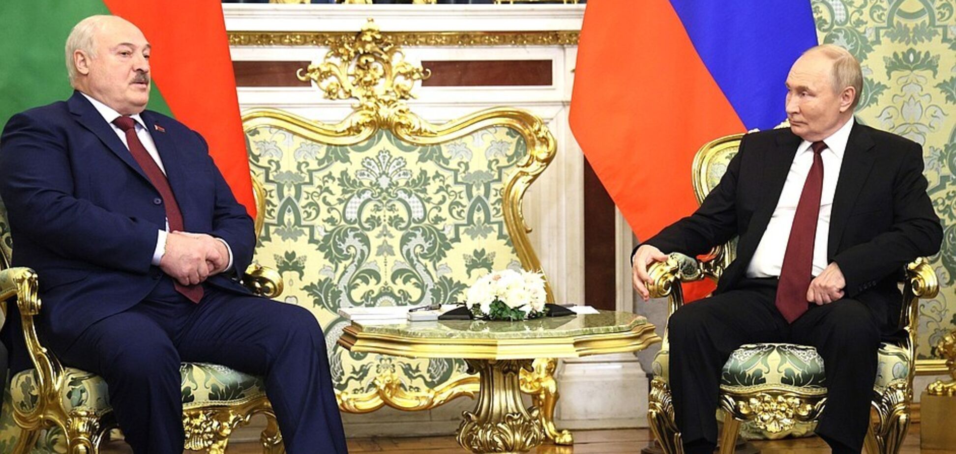 Лукашенко назвав ідею Путіна щодо України безглуздою і спробував виправдати диктатора