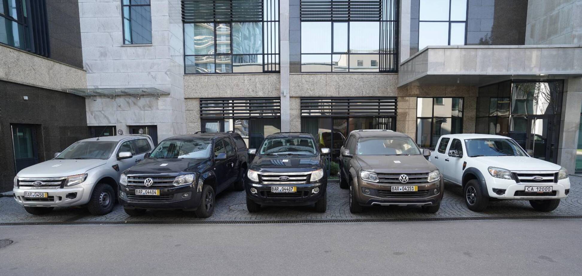 'Призраки Киева' получили пять пикапов от 'Стального фронта'