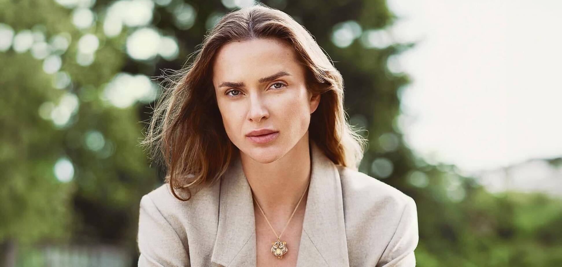 Світоліна знялася без бюстгальтера у піджаку на голе тіло. Фото