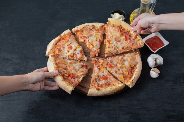 Ніколи не готуйте так домашню піцу: помилки, які допускають всі