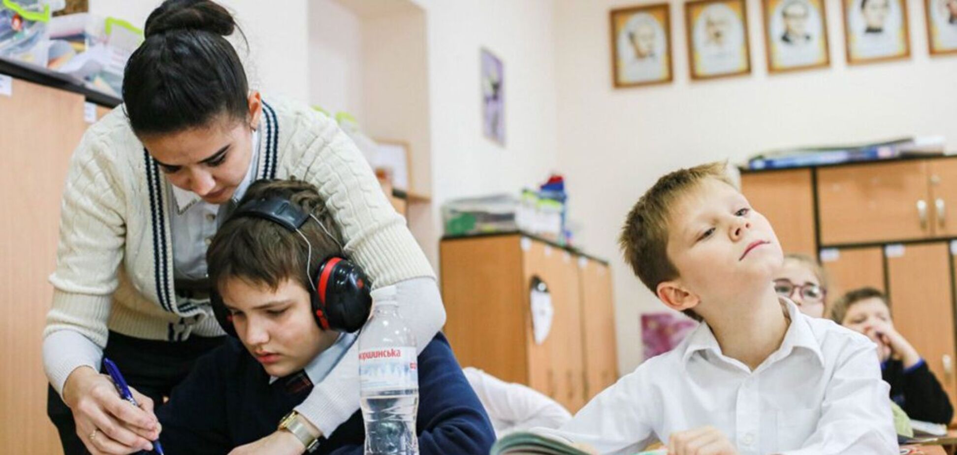 Які функції у школах виконують асистенти учителів та школярів: роз'яснення МОН