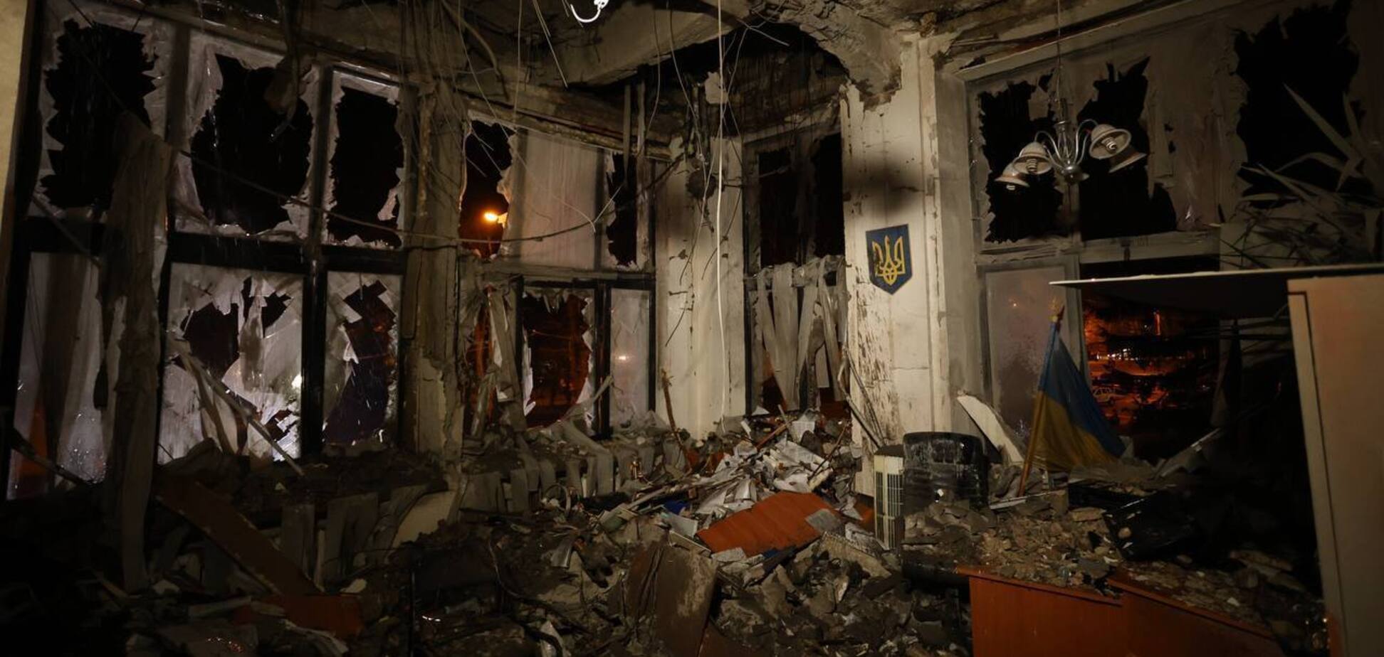 Россияне сбросили КАБы на центр Харькова: разрушено историческое здание, есть пострадавшие. Фото и видео