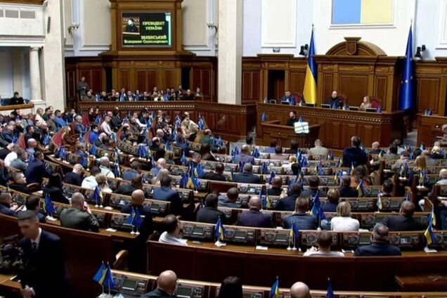 Рада підтримала продовження воєнного стану і мобілізації в Україні: названо терміни