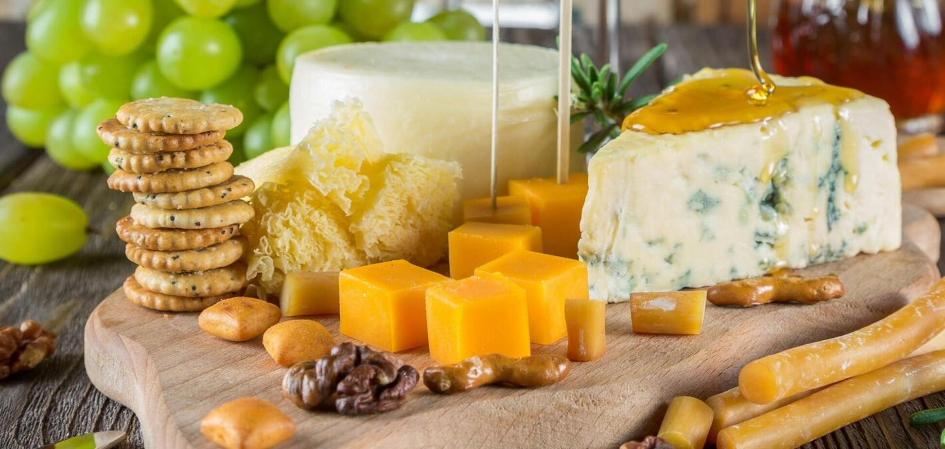 Можно ли есть сыр, если срезать с него образовавшуюся плесень: объясняет эксперт