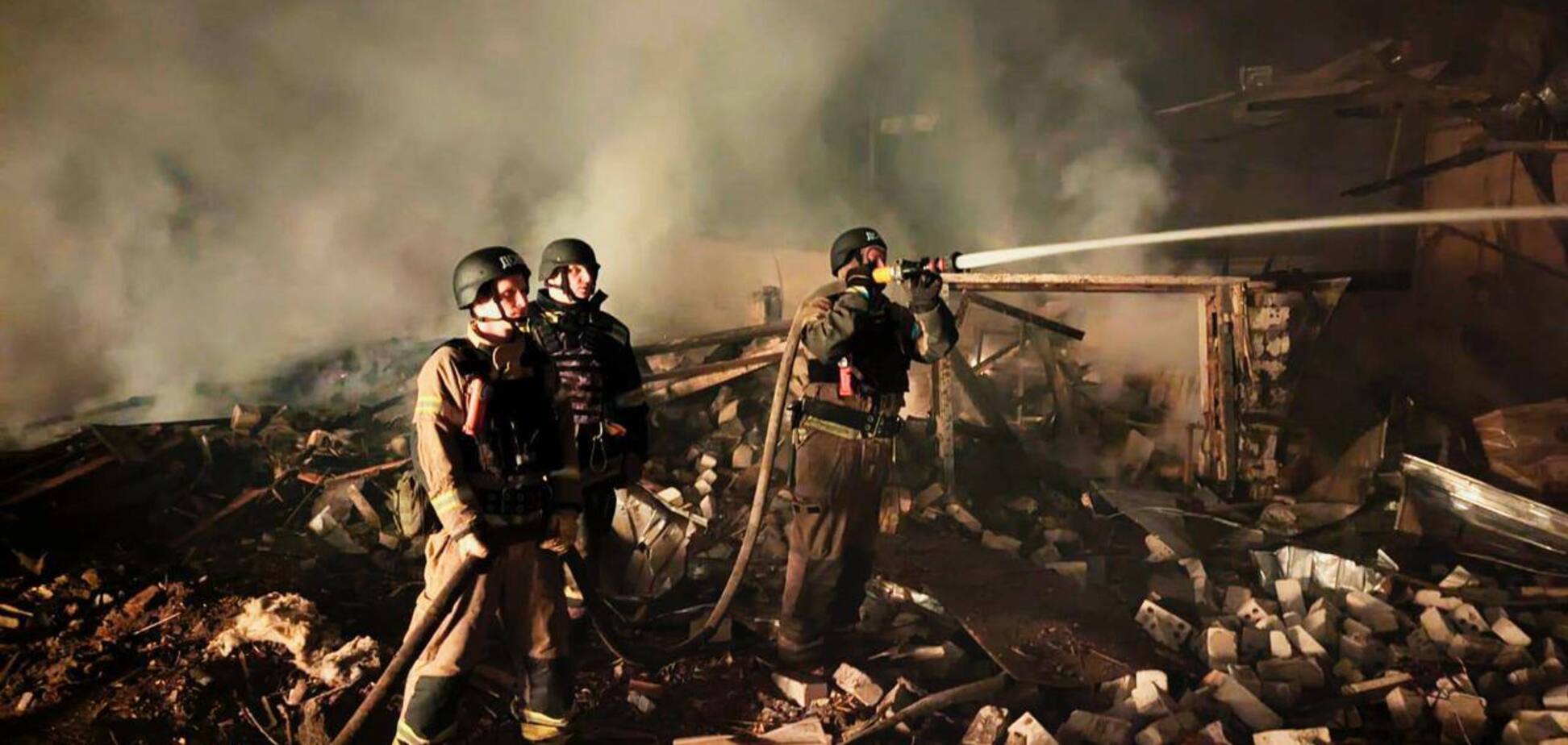 Росіяни атакували ракетами Кривий Ріг: пошкоджено триповерховий житловий будинок, є загиблий і постраждалі. Фото і відео