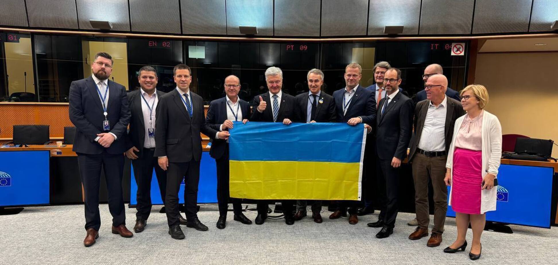 'Такая поддержка очень важна': Порошенко встретился с обновленной группой друзей Украины в Европарламенте