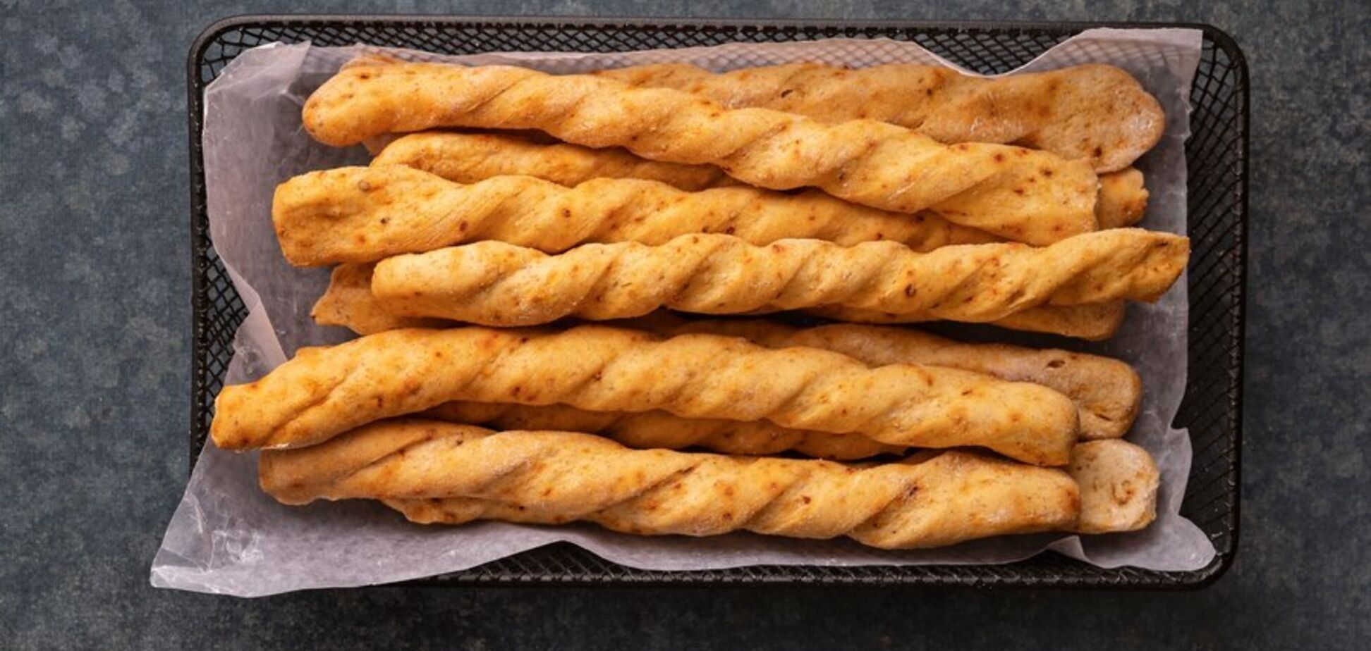 Сырные палочки из слоеного теста: прекрасная идея для перекуса ребенку