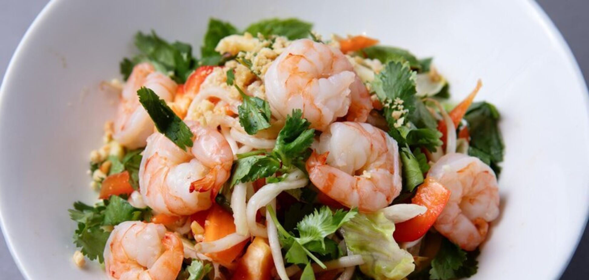 Какой вкусный салат приготовить с креветками: вариант легкого праздничного блюда