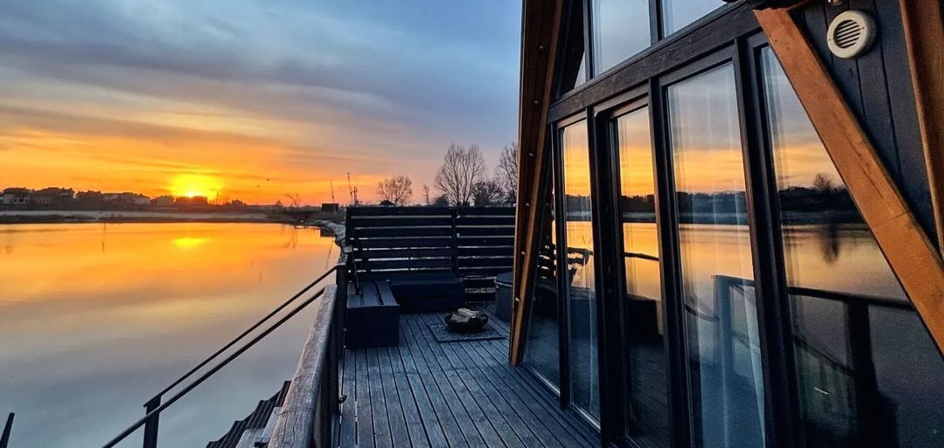 Дома на озере возле Киева