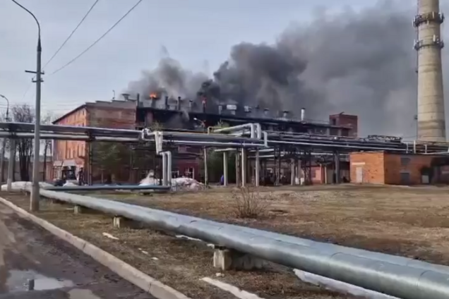 У Росії сталась пожежа на одному з найбільших підприємств електротехнічної галузі. Відео