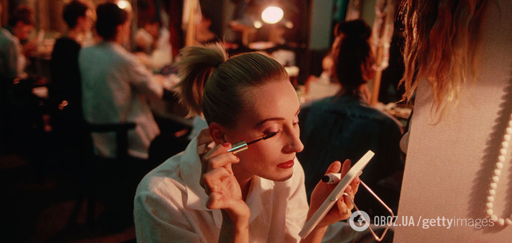 Тушь в коробочке и помада на спичке: бьюти-реалии СССР, которые сейчас кажутся странными