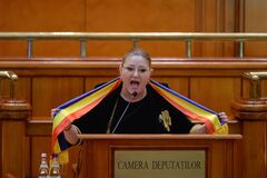 Снова посягает на часть Украины: скандальная Шошоаке, которую не пустили на выборы в Румынии, написала письмо Путину