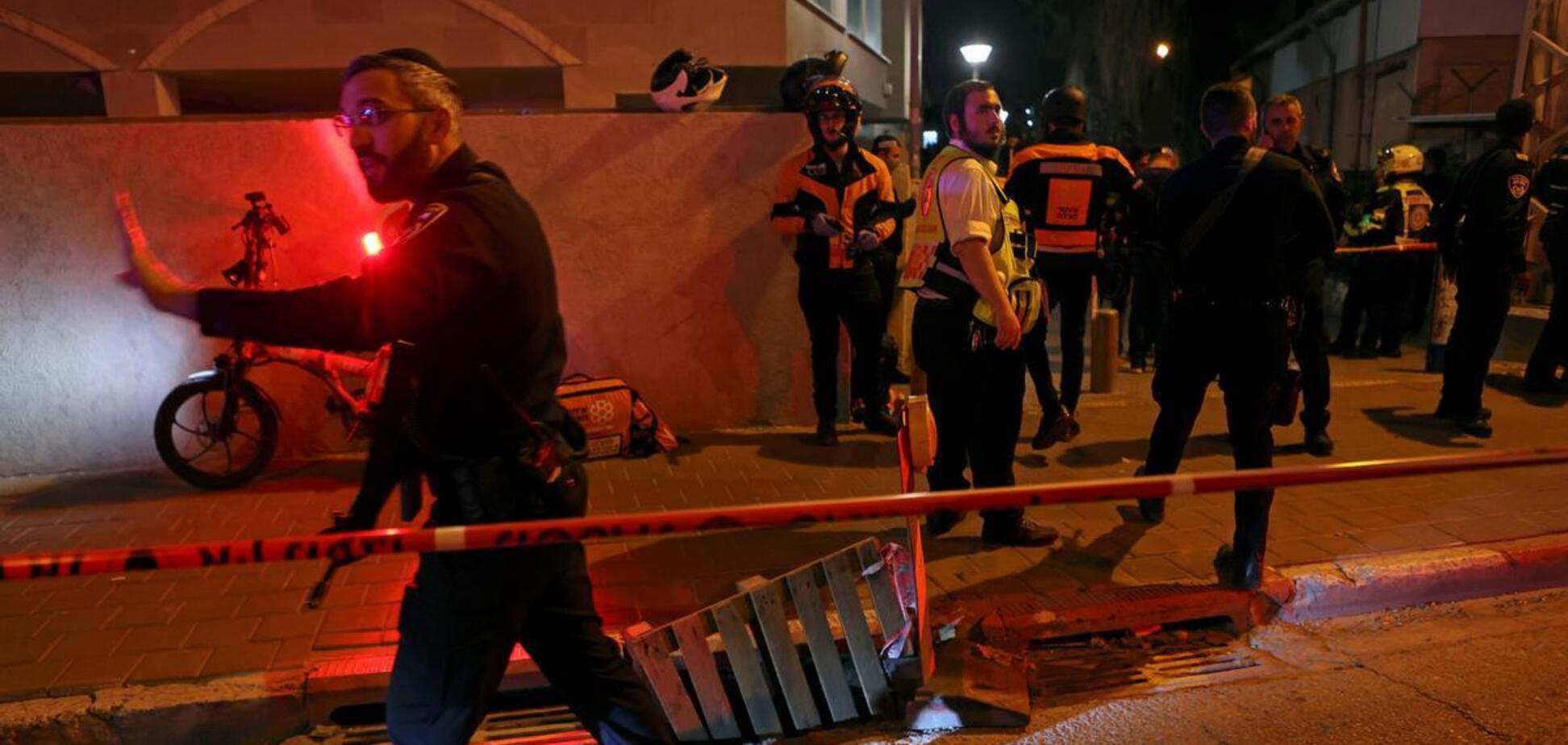 В Израиле произошел двойной теракт: неизвестные напали на прохожих, пострадали, одного нападающего ликвидировали