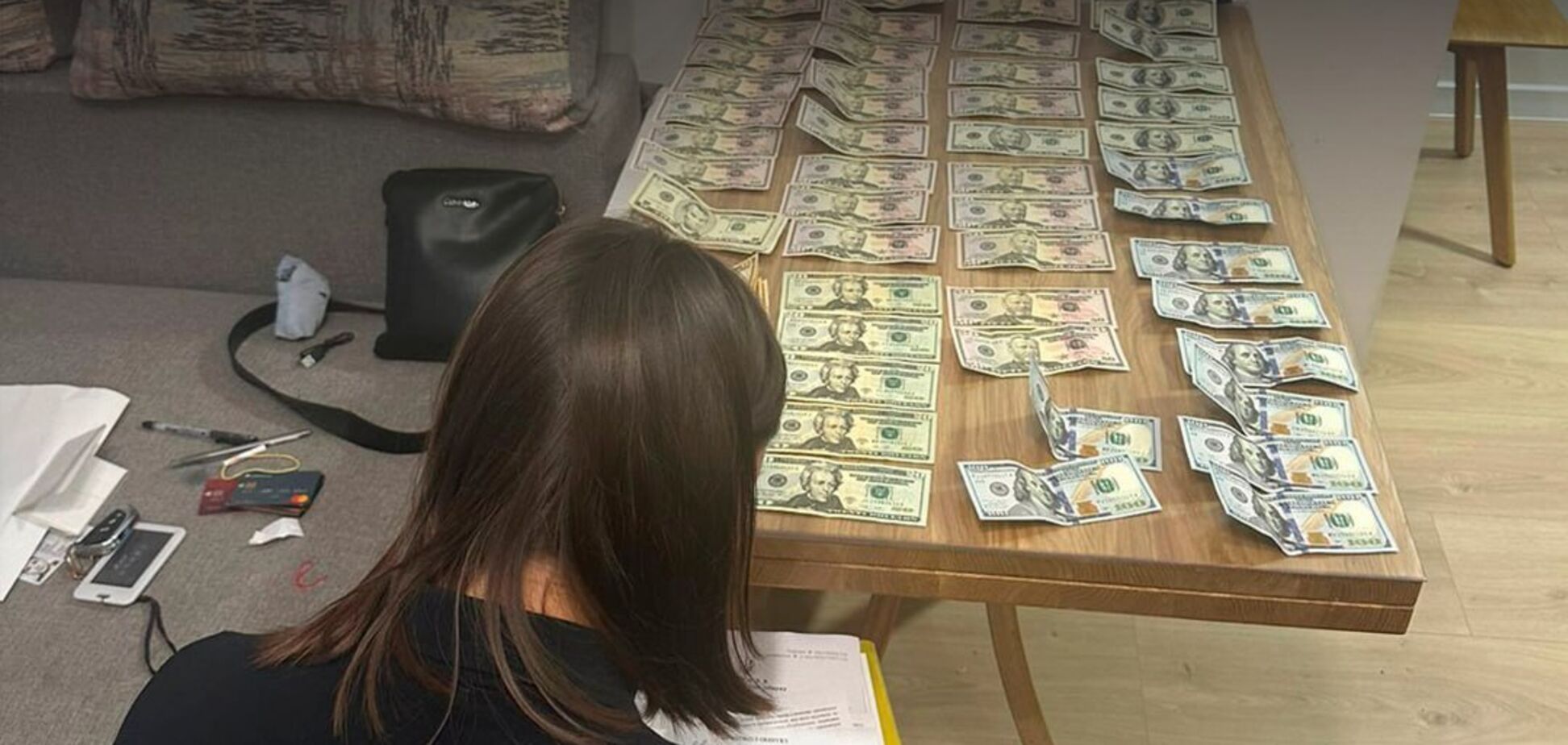 В обмінники 'занесли' підроблені долари