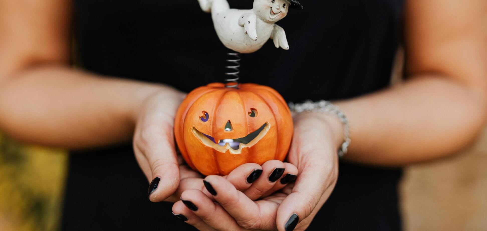 Настоящий фильм ужасов. Лучшие идеи маникюра на Хэллоуин в 2024 году