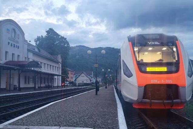 Расписание многих поездов по западному направлению изменили