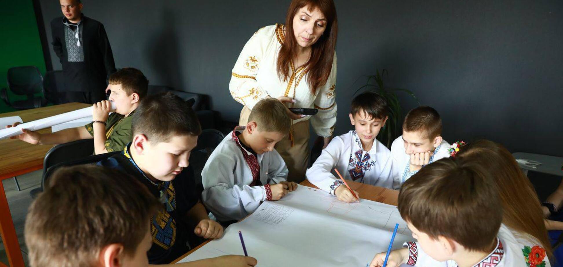 'Це готовий конфлікт'. Шкільна психологиня пояснила, чому батьки і діти мають відмовитися від російської мови вже зараз