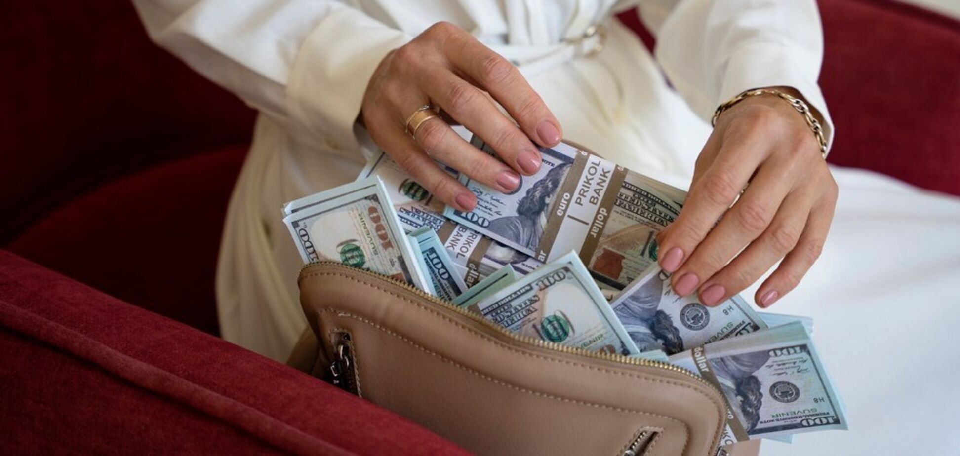 Яку зарплату отримують світові лідери